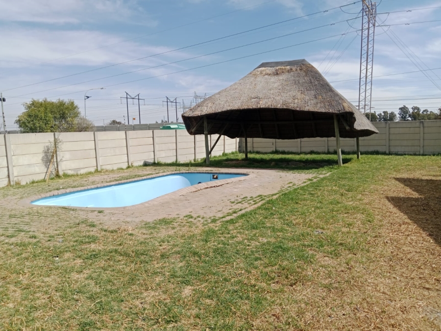 To Let 3 Bedroom Property for Rent in Riebeeckstad Free State